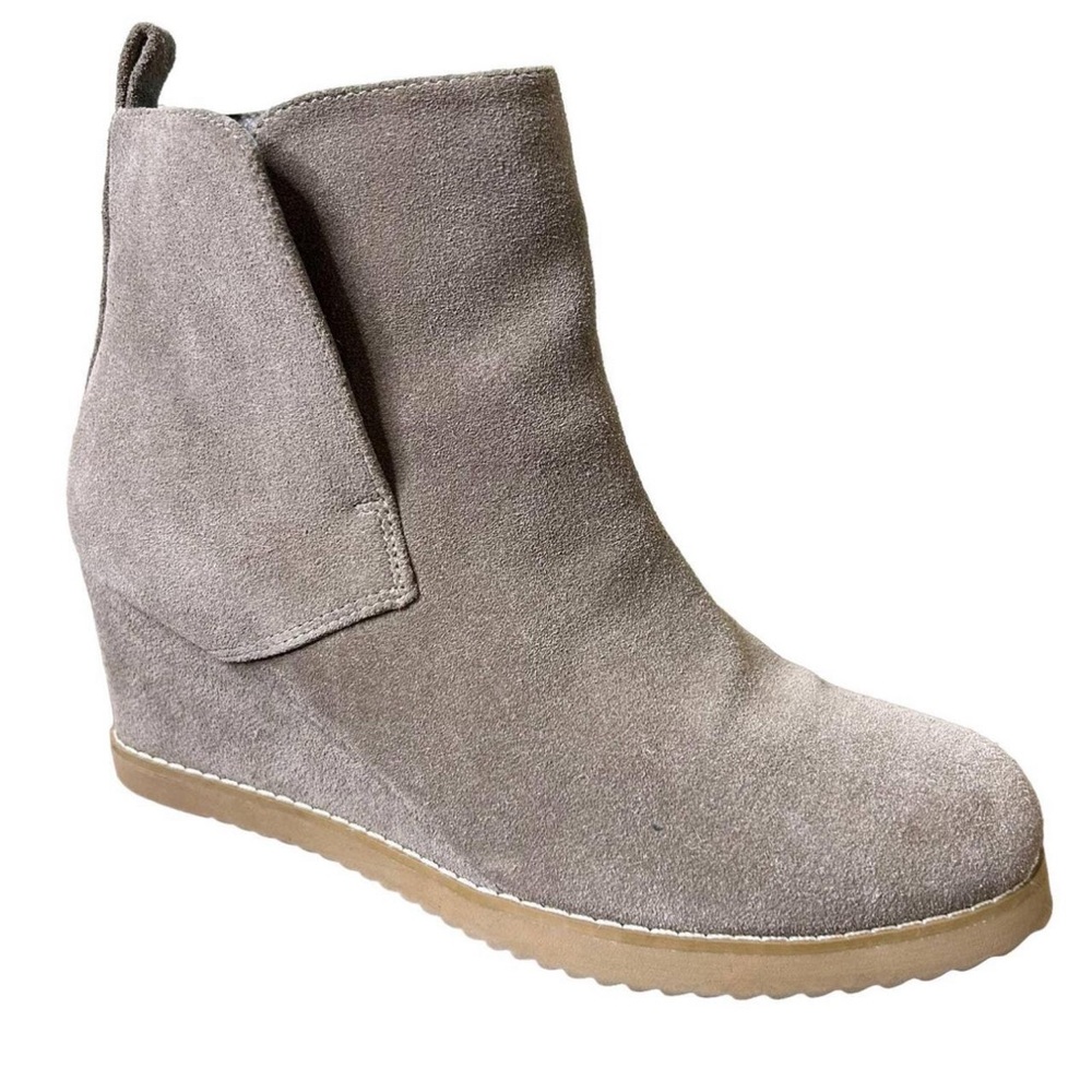 Blondo ankle wedge boots size 8.5